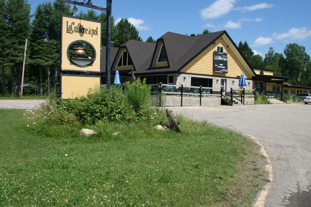 Hotel La Cuillere A Pot Saint-Donat-de-Montcalm Exterior foto