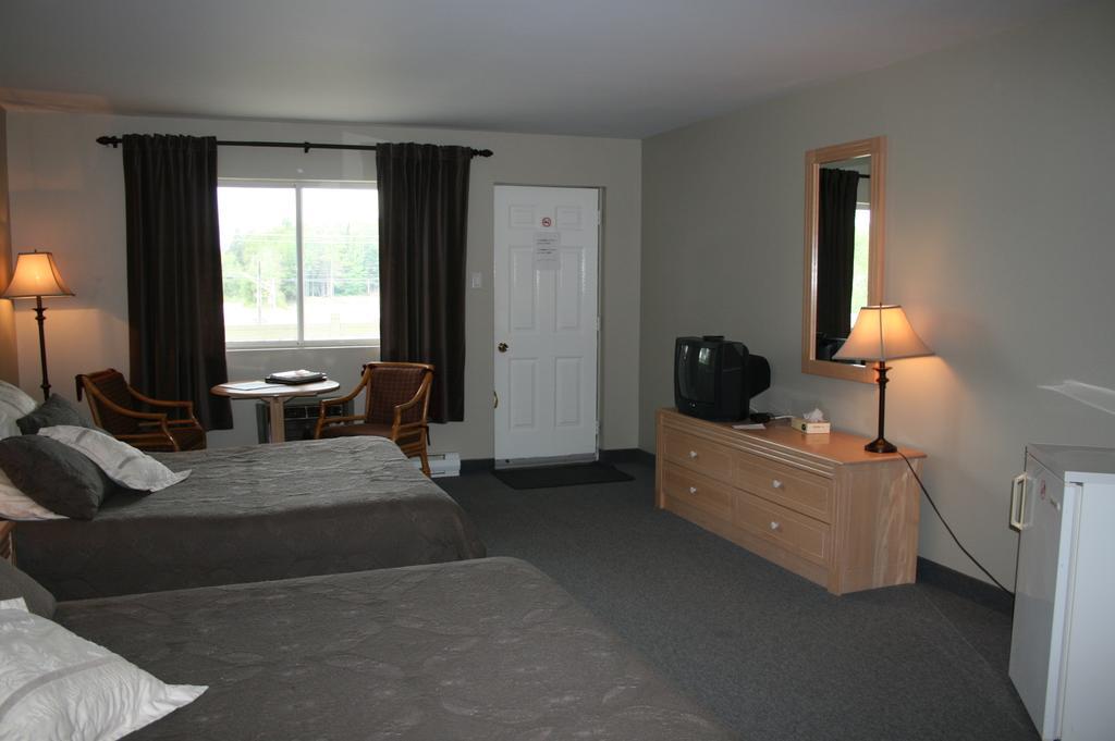 Hotel La Cuillere A Pot Saint-Donat-de-Montcalm Exterior foto