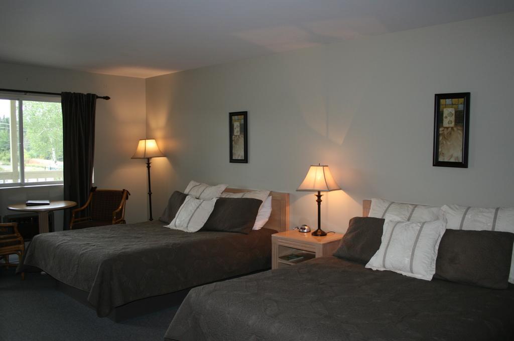 Hotel La Cuillere A Pot Saint-Donat-de-Montcalm Exterior foto
