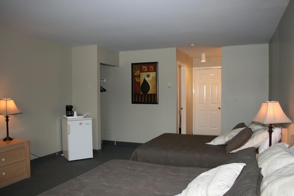 Hotel La Cuillere A Pot Saint-Donat-de-Montcalm Zimmer foto