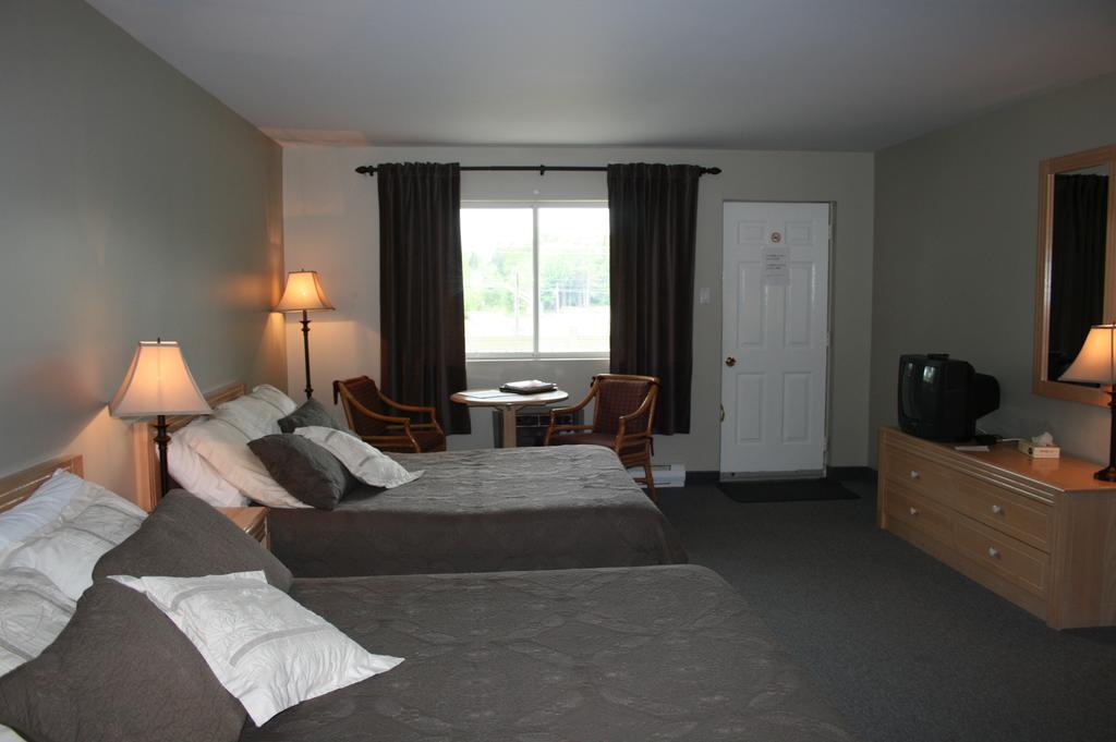 Hotel La Cuillere A Pot Saint-Donat-de-Montcalm Zimmer foto
