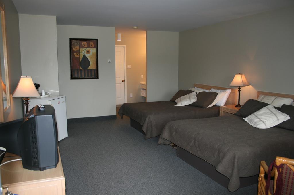 Hotel La Cuillere A Pot Saint-Donat-de-Montcalm Zimmer foto