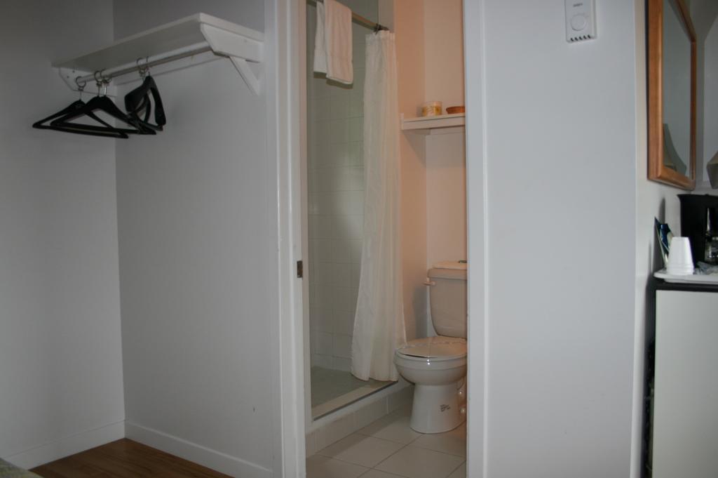 Hotel La Cuillere A Pot Saint-Donat-de-Montcalm Zimmer foto