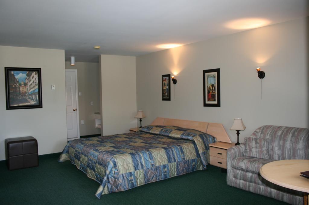 Hotel La Cuillere A Pot Saint-Donat-de-Montcalm Zimmer foto