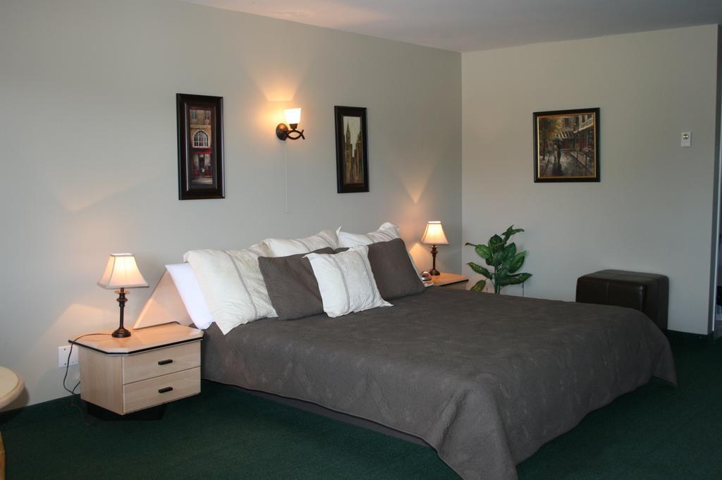 Hotel La Cuillere A Pot Saint-Donat-de-Montcalm Zimmer foto
